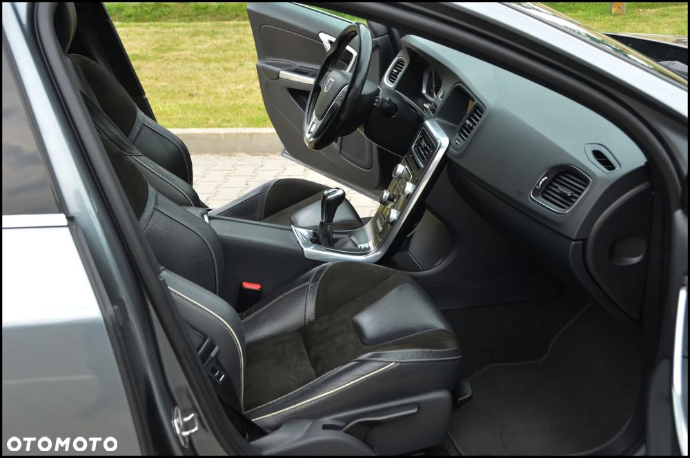 Volvo V60 D2 Drive-E R-Design Momentum - 31