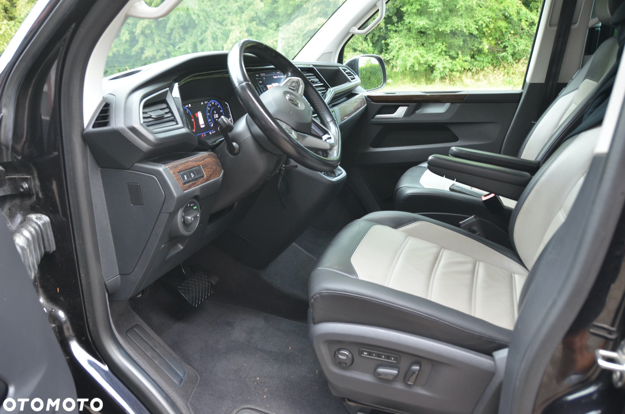 Volkswagen Multivan - 11