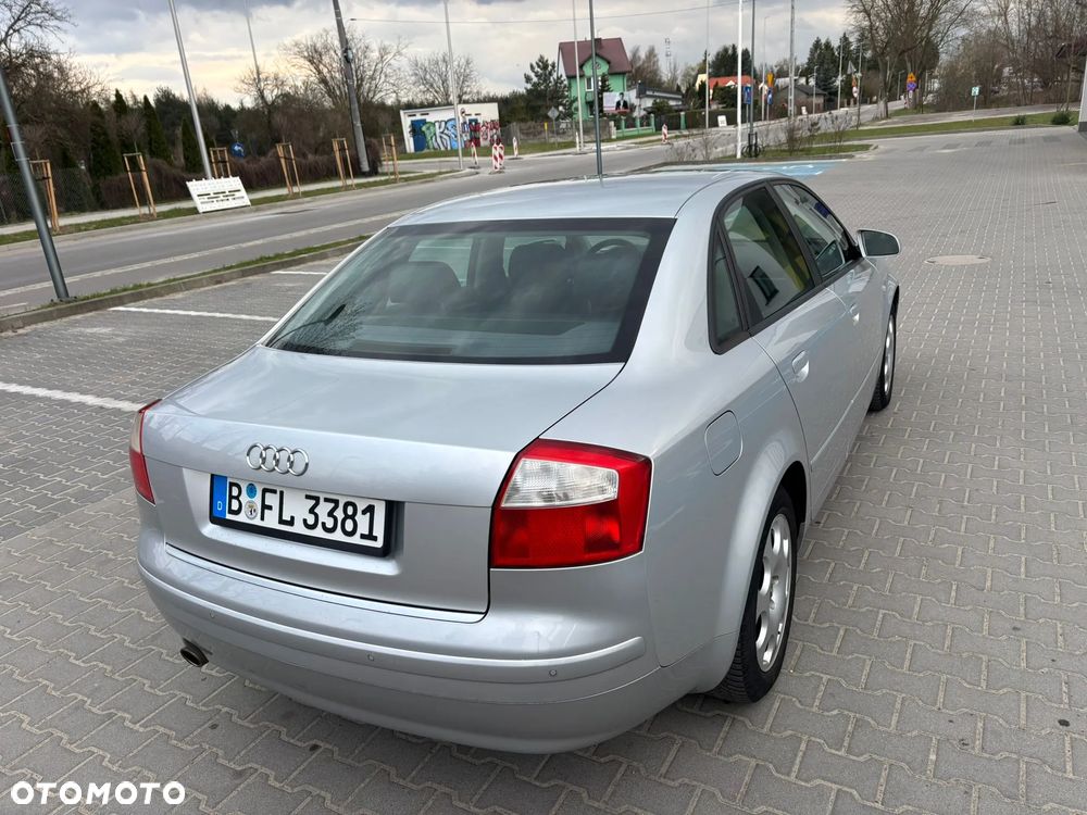 Audi A4 Limousine - 3