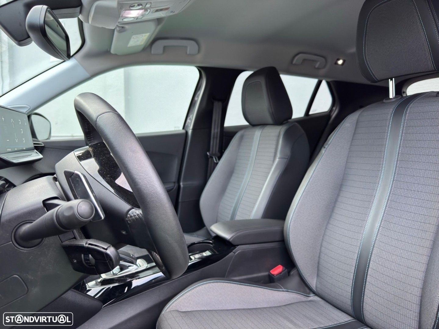 Peugeot 2008 1.5 BlueHDi Allure EAT8 - 4