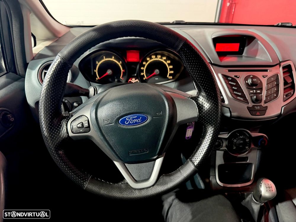 Ford Fiesta 1.25 Titanium - 38