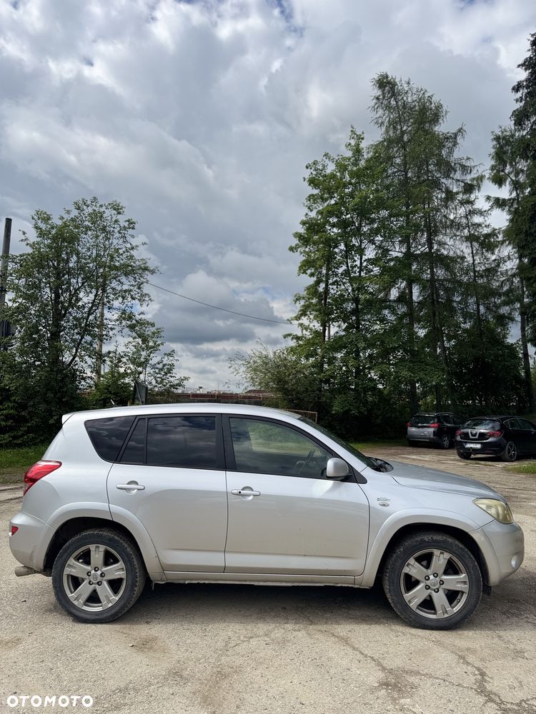 Toyota RAV4 - 5