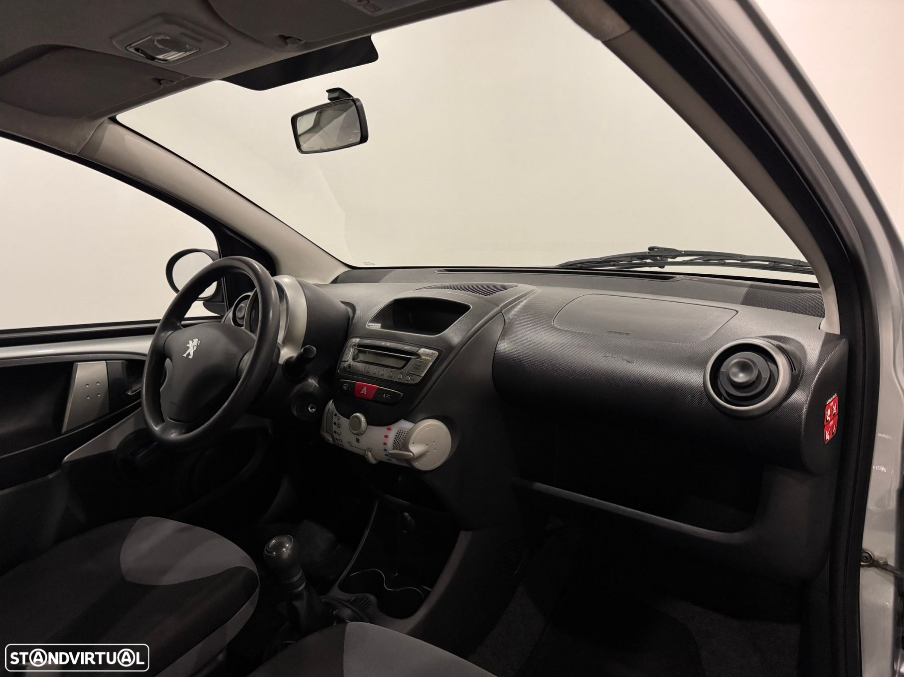 Peugeot 107 1.0 Urban - 29