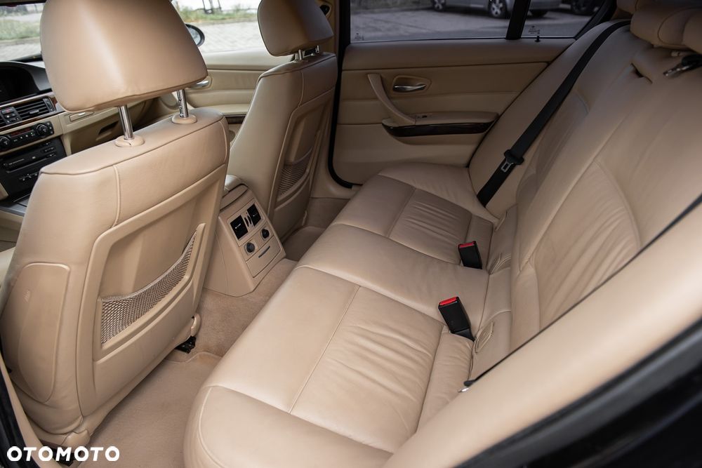 BMW Seria 3 330i - 22