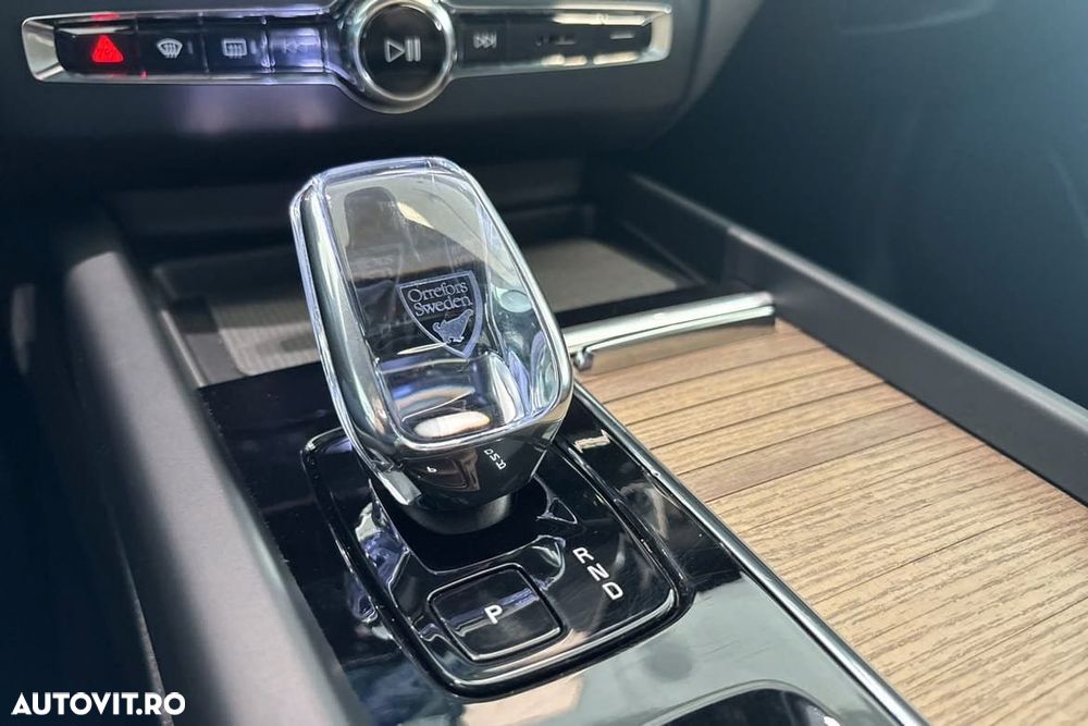 VOLVO XC60 2025 — imagine 18