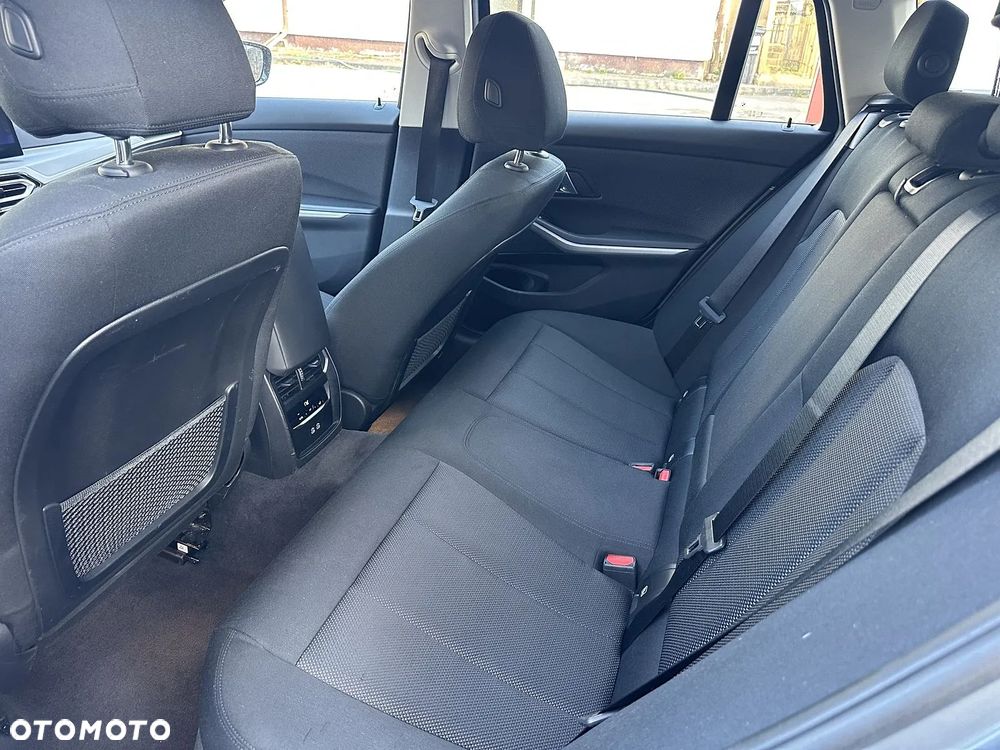 BMW Seria 3 318d MHEV - 7