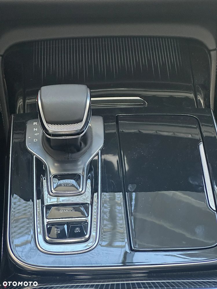 Hongqi H9 - 8