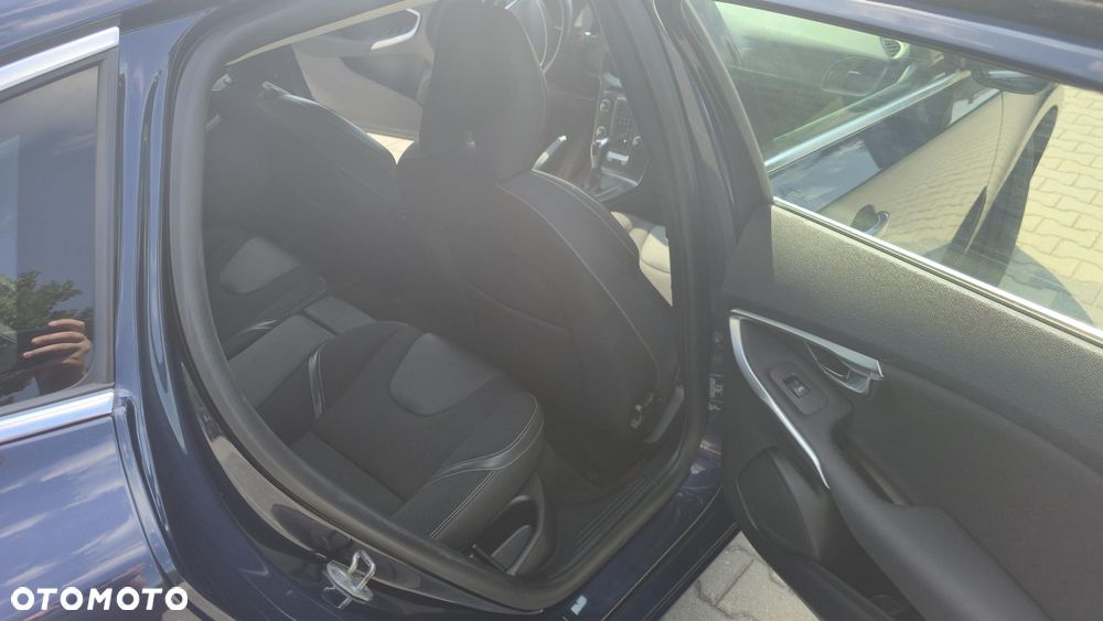 Volvo V40 D4 Drive-E Momentum - 14