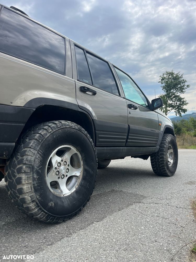 Jeep Grand Cherokee - 12