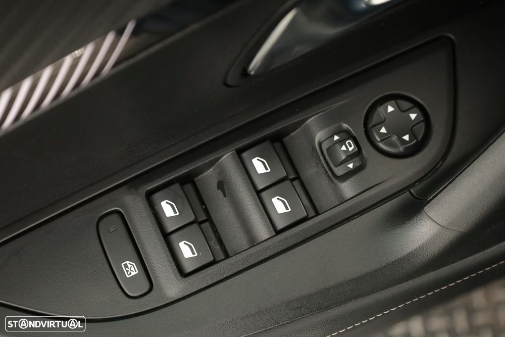 Peugeot 2008 1.2 PureTech Allure - 21