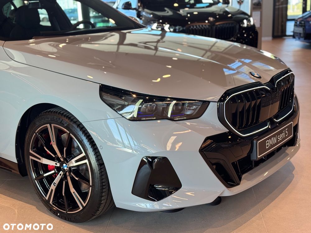 BMW Seria 5 540d xDrive mHEV M Sport - 2