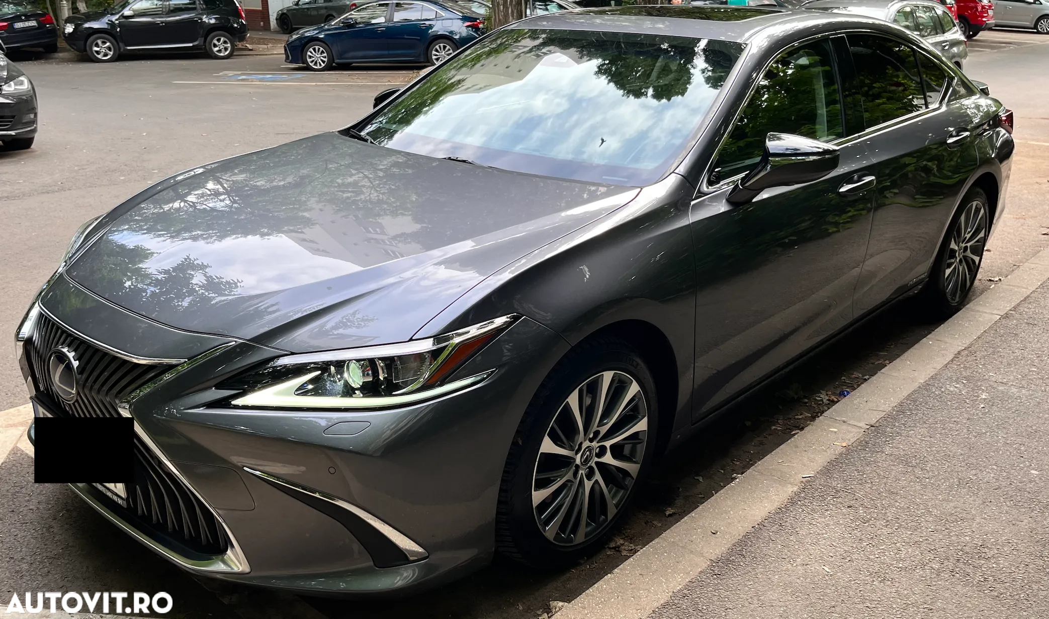 Lexus Seria ES 300h 2.5 TNGA HV 25H- 4X2 CVT Executive - 4