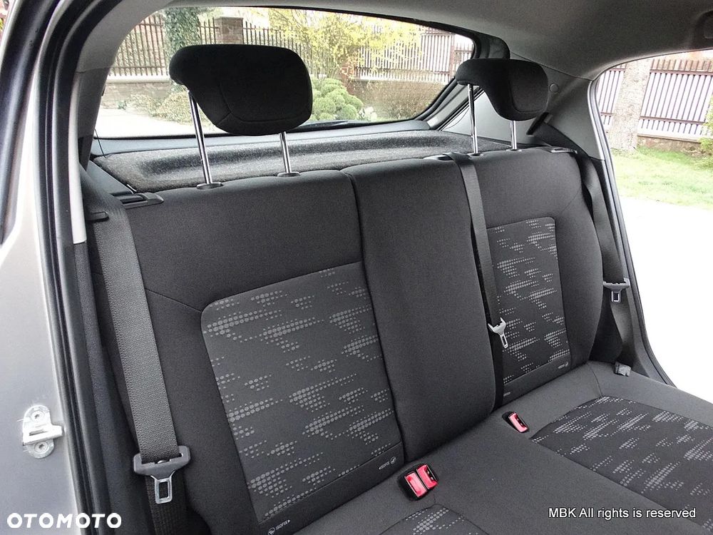 Opel Corsa 1.4 16V Cosmo - 27