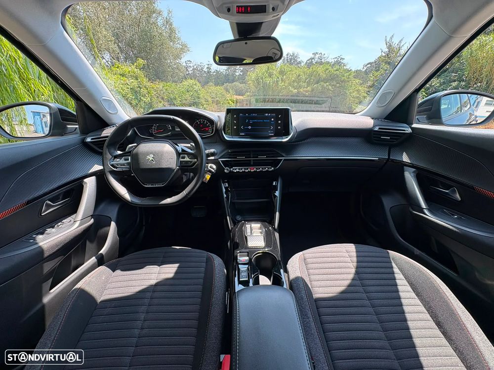 Peugeot 2008 1.2 PureTech Allure EAT8 - 28