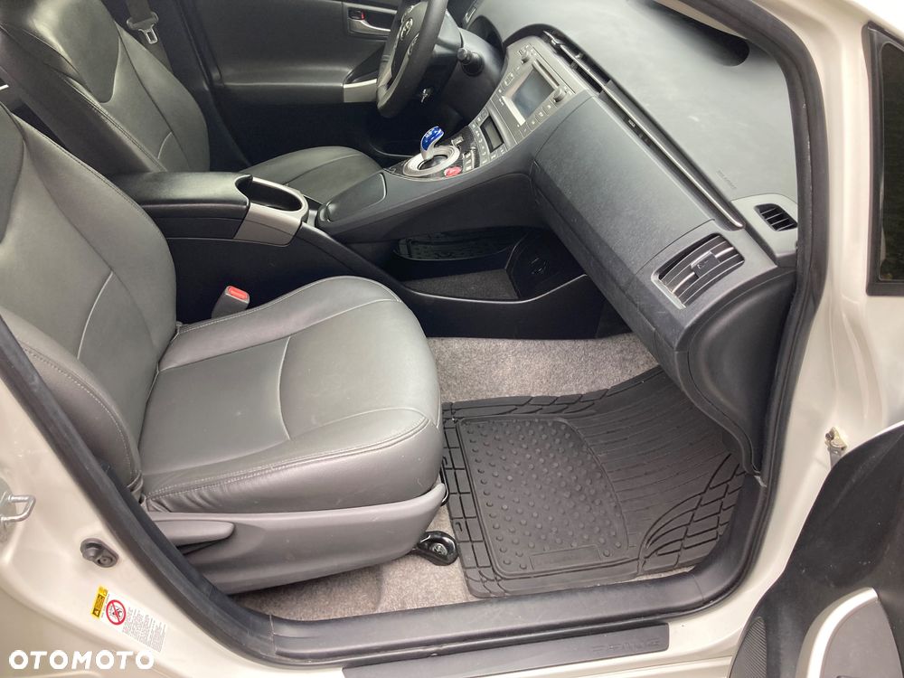 Toyota Prius Hybrid - 12