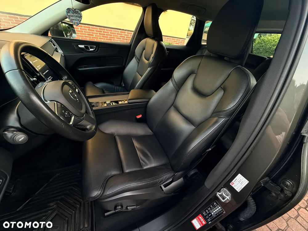 Volvo XC 60 T4 Momentum Pro - 14