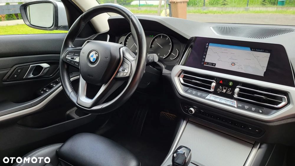 BMW Seria 3 318d Touring - 38