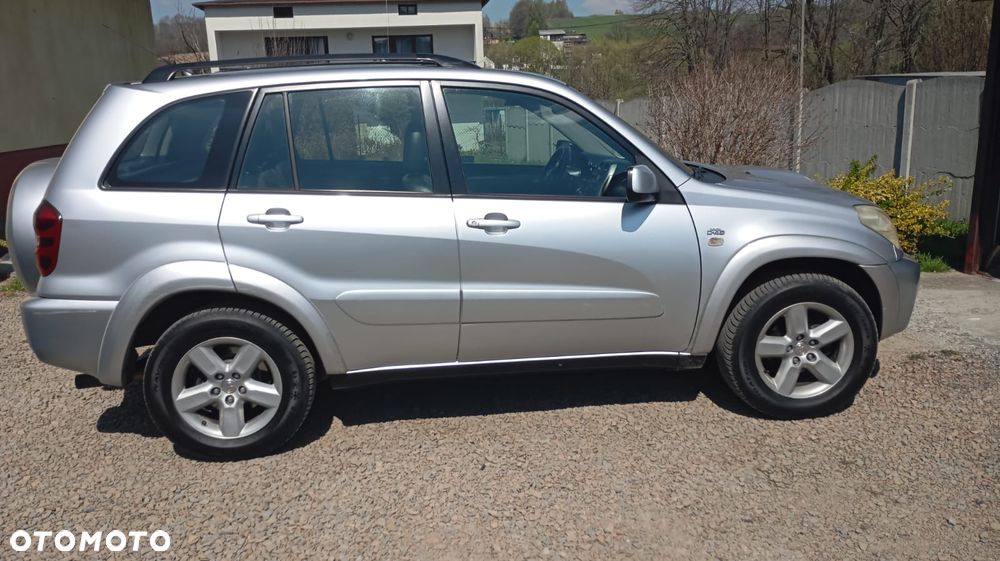 Toyota RAV4 2.0 D-4D 4x4 - 5