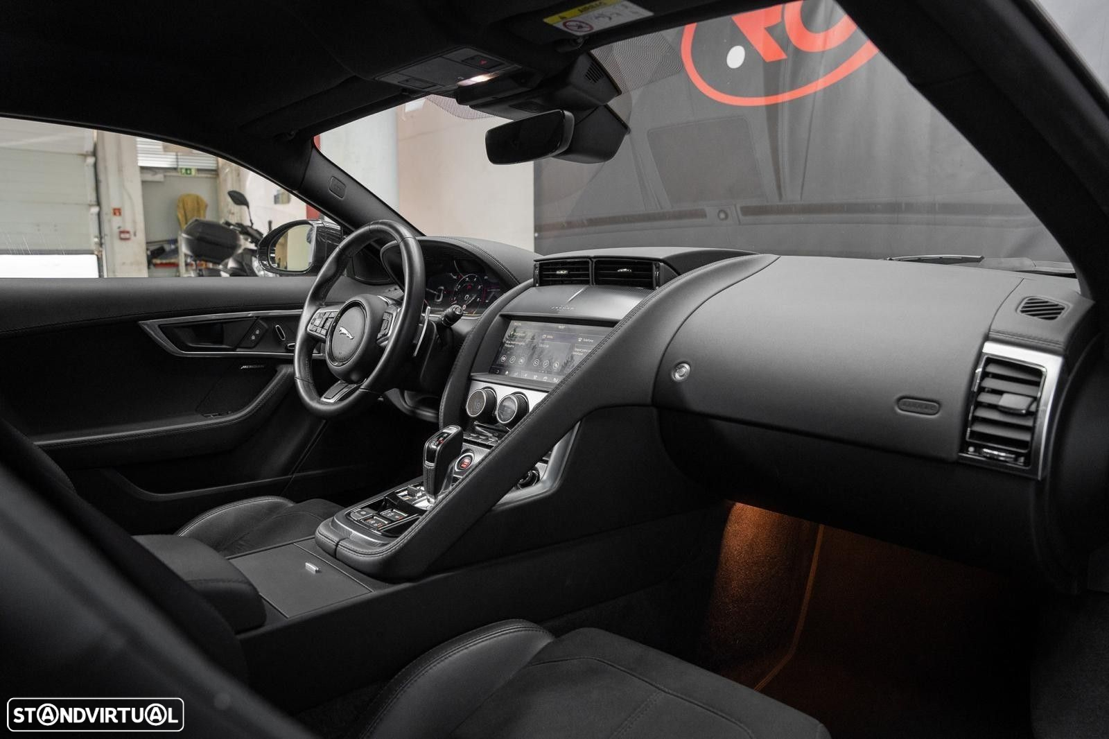 Jaguar F-Type 2.0 i4 R-Dynamic Black - 14
