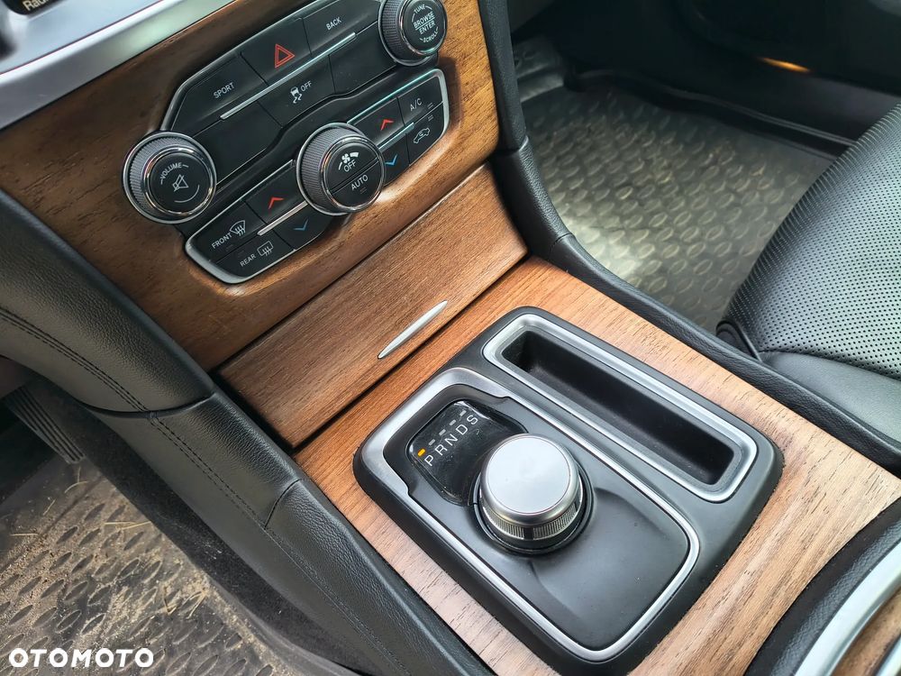 Chrysler 300s - 12