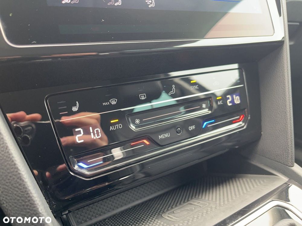 Volkswagen Passat Variant 2.0 TSI Elegance DSG - 32