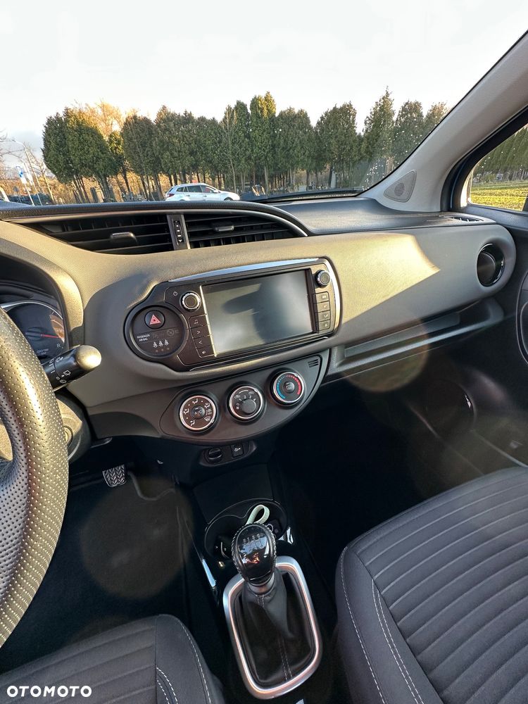 Toyota Yaris 1.33 Premium EU6 - 10