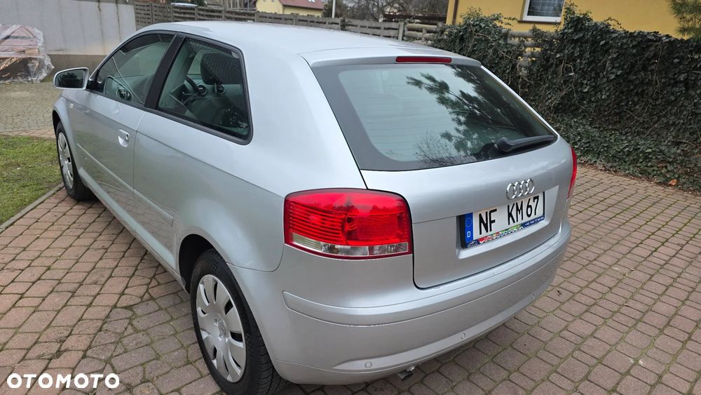 Audi A3 3-drzwiowe 1.6 Attraction - 18
