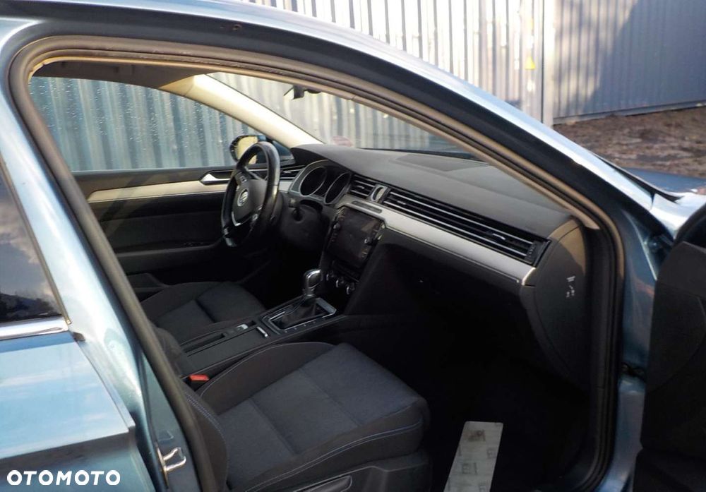 Volkswagen Passat - 16