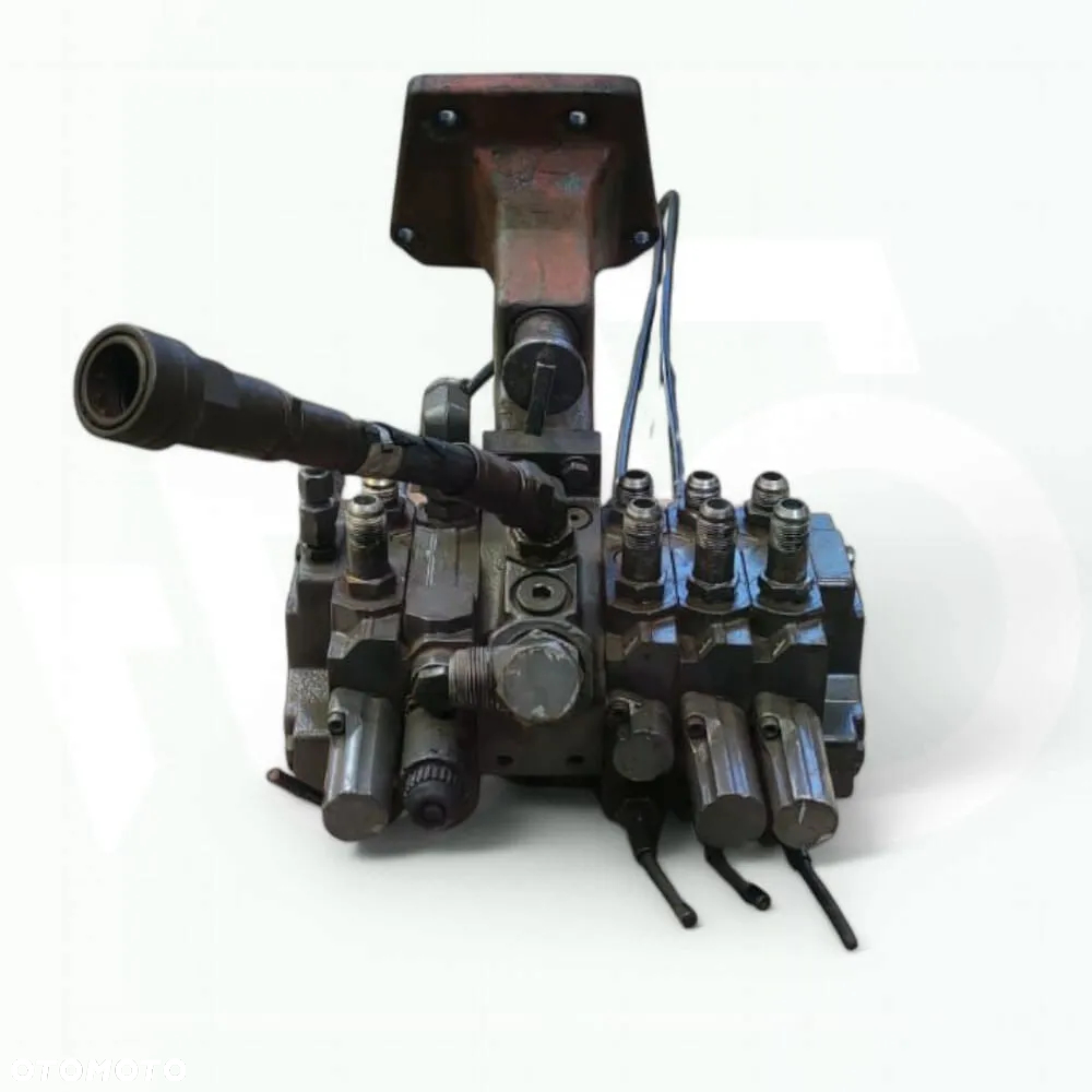 Rozdzielacz hydrauliczny 3796107M1 Massey Ferguson 8240 - 3