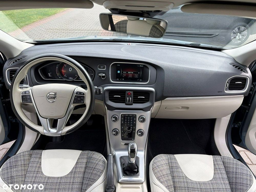 Volvo V40 D2 Momentum - 9