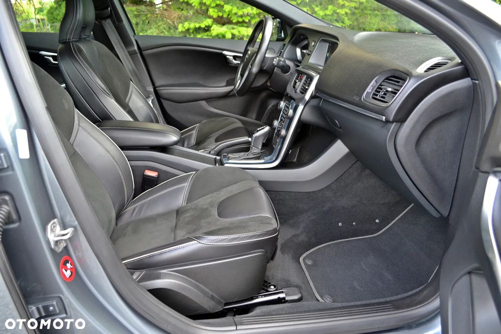 Volvo V40 - 25