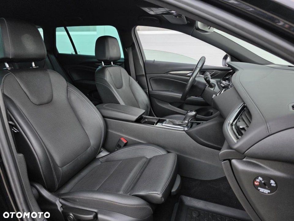 Opel Insignia - 25