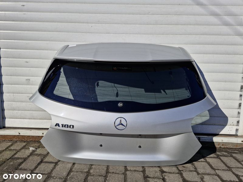 MERCEDES BENZ A KLASA W176 KLAPA BAGAŻNIKA TYŁ 761 - 1