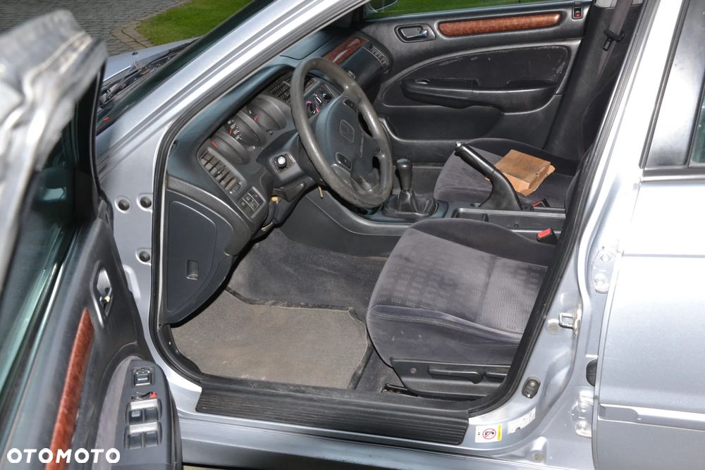 Honda Accord 1.8i LS - 5