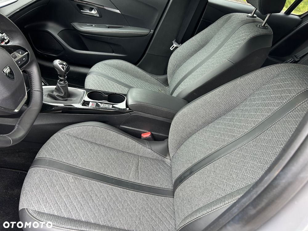 Peugeot 208 - 9