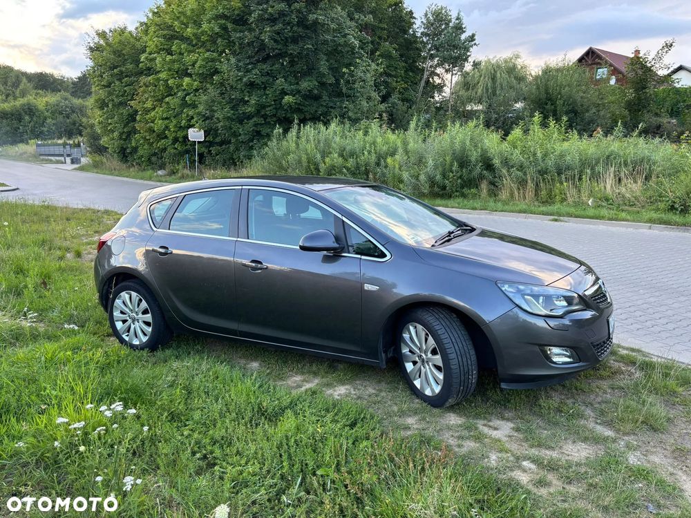 Opel Astra 1.6 Automatik Cosmo - 1