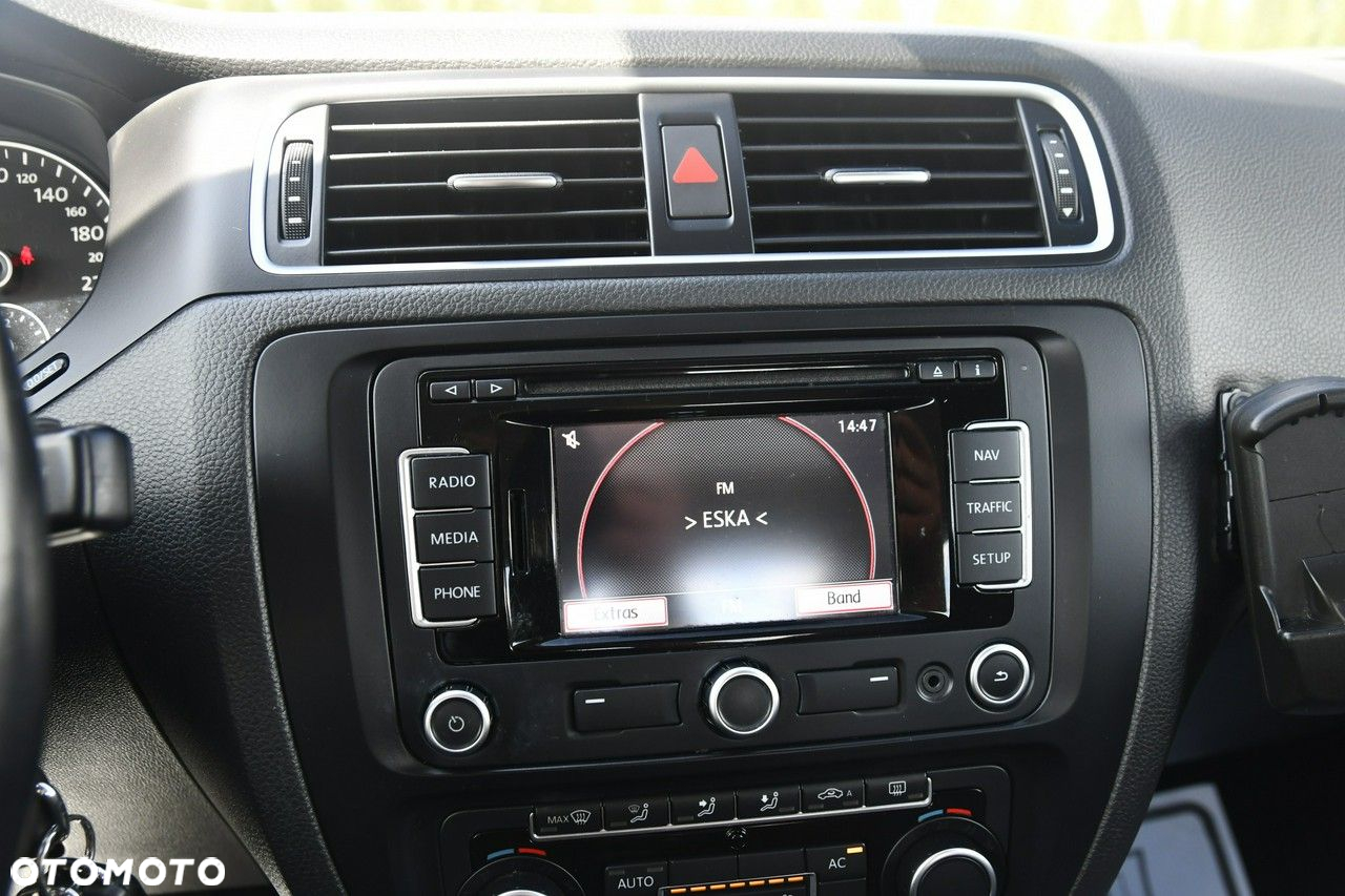 Volkswagen Jetta - 29