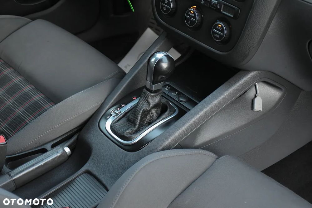 Volkswagen Golf 2.0 GTI DSG - 28