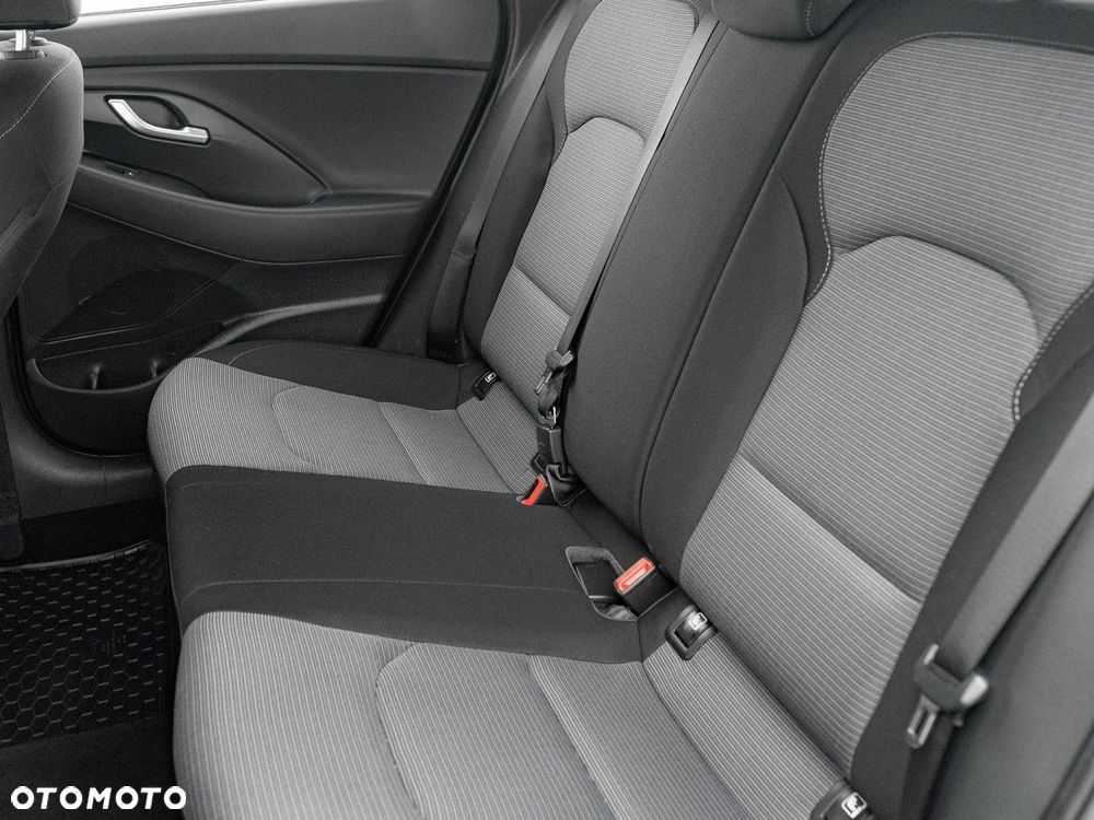 Hyundai i30 1.5 DPI Classic + - 23