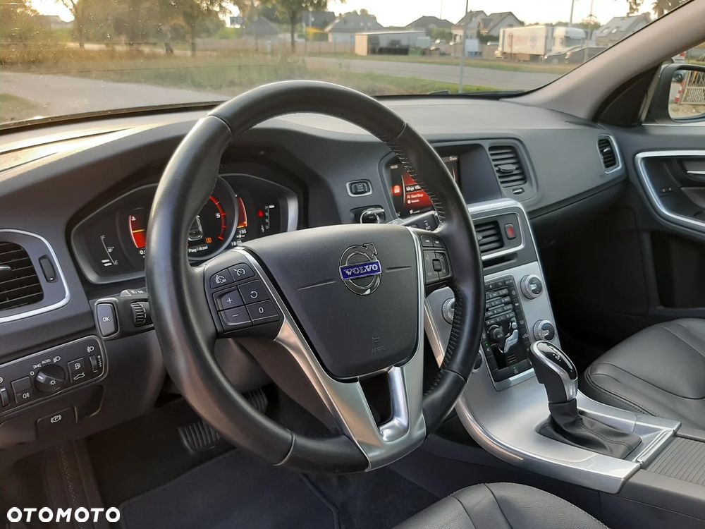 Volvo V60 D3 Geartronic Summum - 28