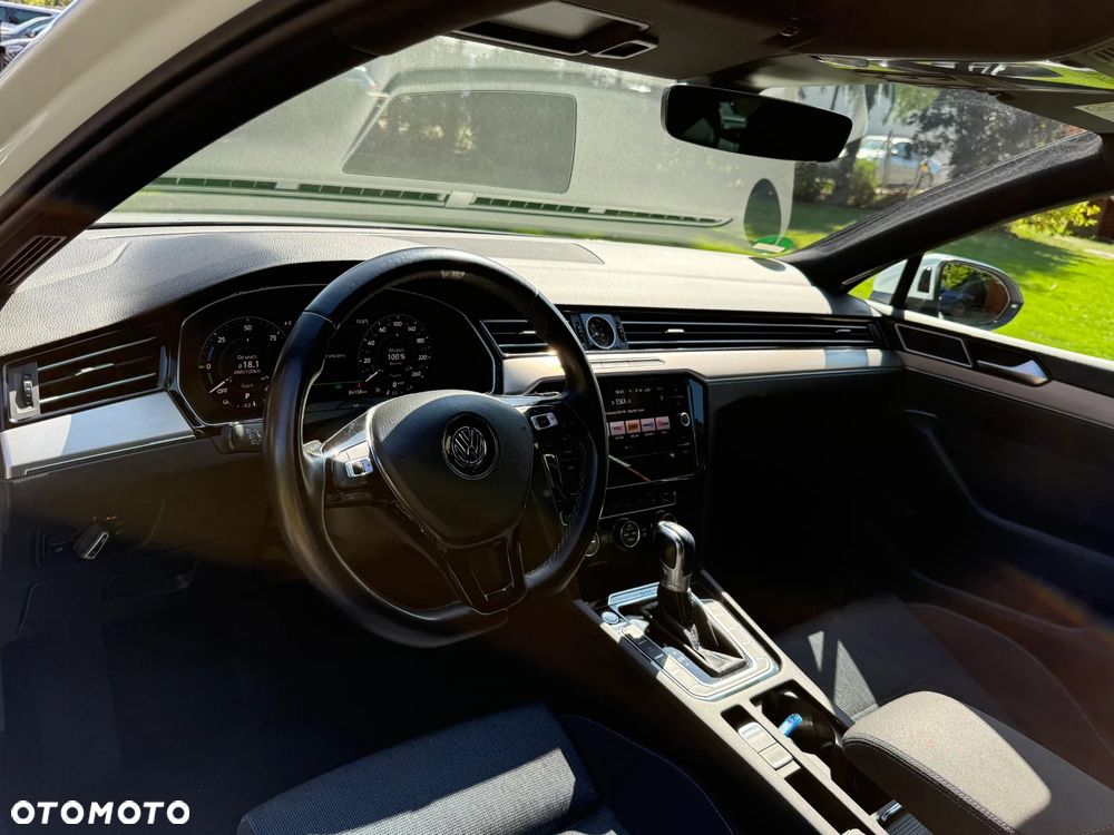 Volkswagen Passat - 19