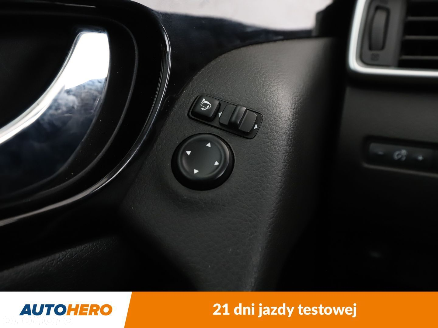Nissan Qashqai 1.3 DIG-T N-Connecta - 29