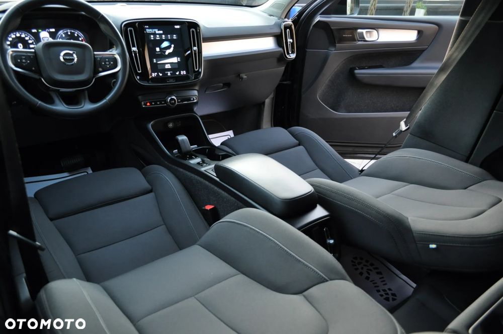 Volvo XC 40 T3 Momentum Pro - 3