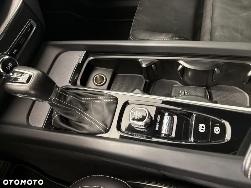 Volvo XC 60 D4 SCR AWD R-Design - 16