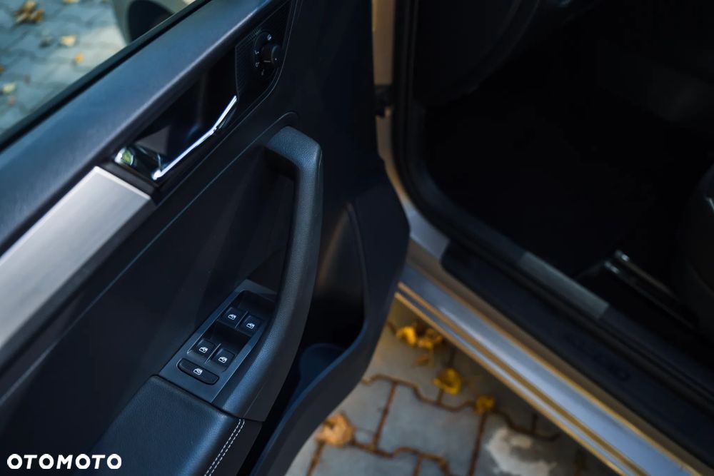 Skoda RAPID 1.0 TSI Ambition - 17