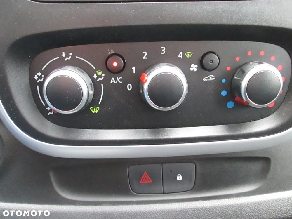 Renault Trafic Opel Vivaro Nissan NV300 - 17
