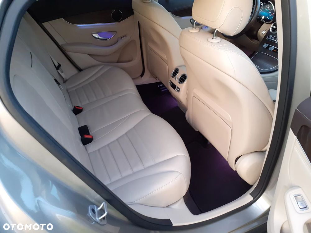 Mercedes-Benz GLC 200 4Matic 9G-TRONIC AMG Line - 24