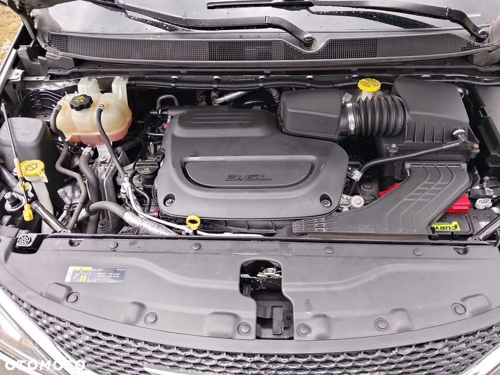 Chrysler Pacifica - 12
