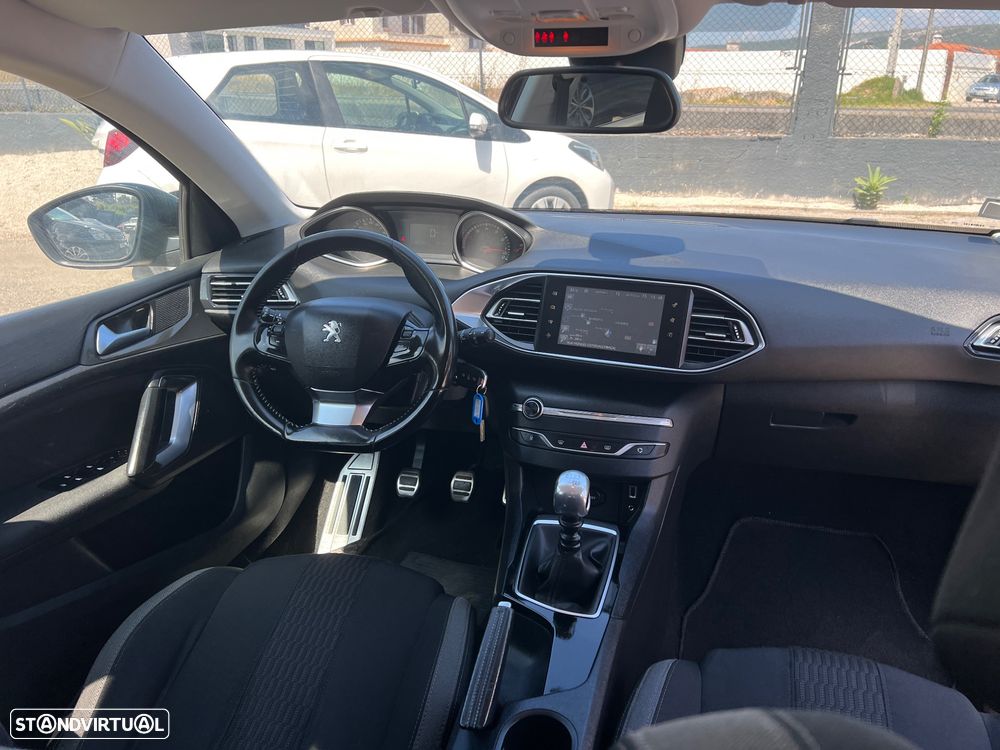 Peugeot 308 SW 1.2 PureTech Style J17 - 24