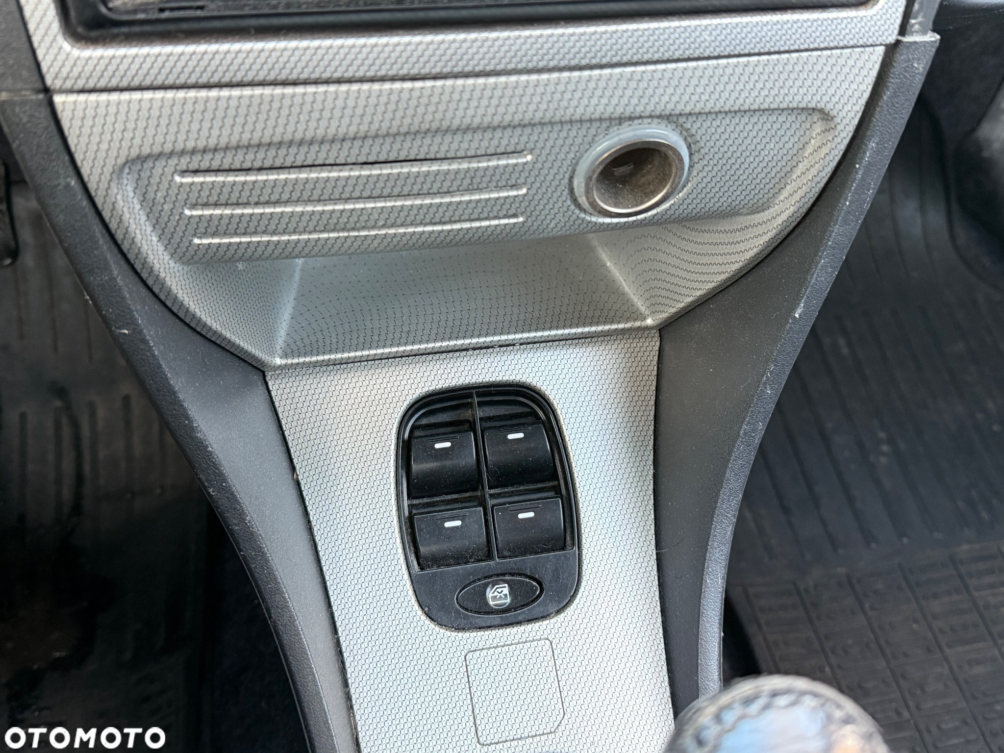 Tata Indica 1.4 GLX - 8